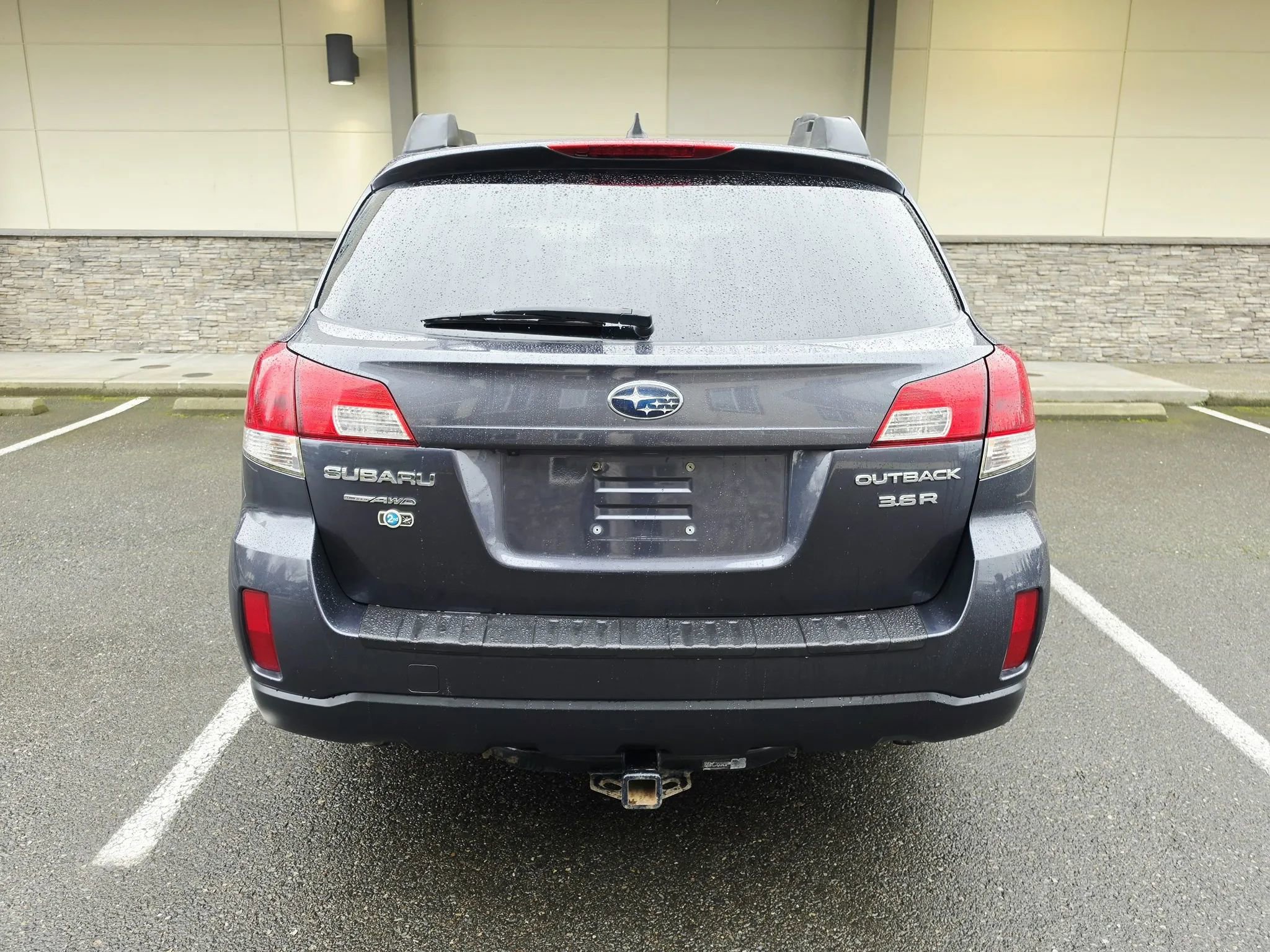 Used 2013 Subaru Outback 3.6R Limited w/ Moonroof Pkg AWD/4WD image 4