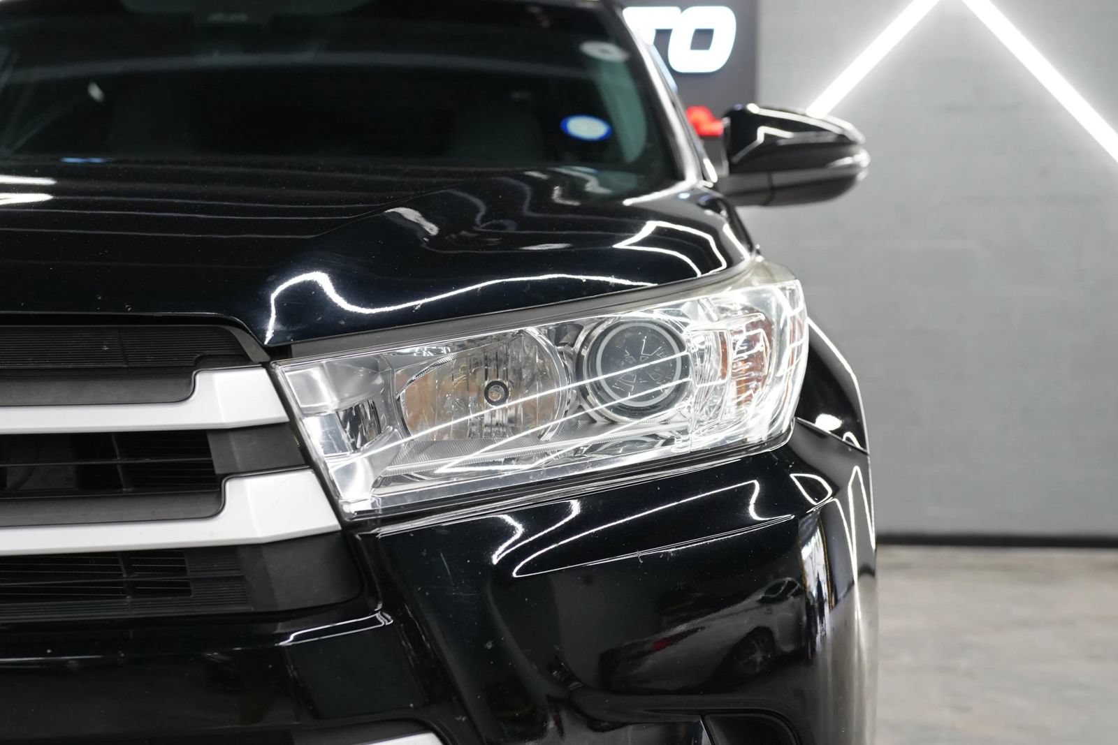 Used 2019 Toyota Highlander XLE FWD image 5