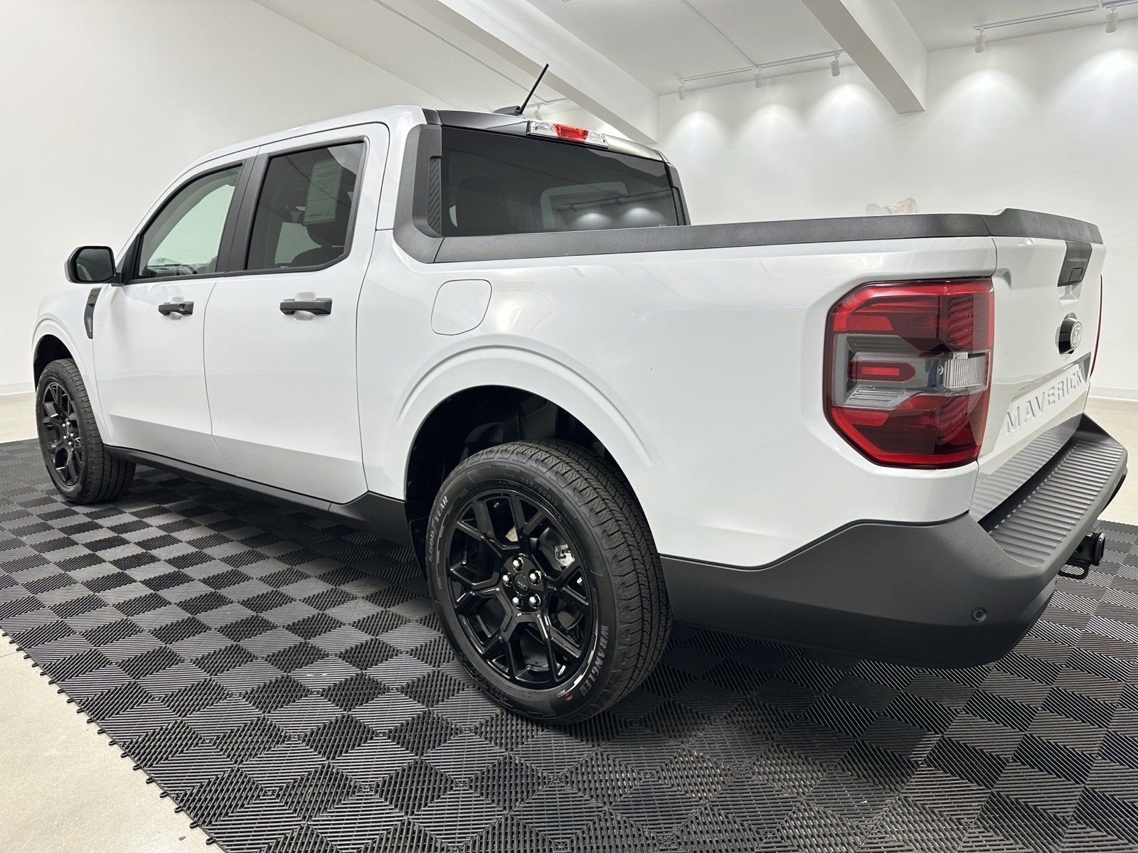 New 2025 Ford Maverick XLT w/ XLT Luxury Package image 4