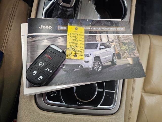 Used 2019 Jeep Grand Cherokee Limited AWD/4WD image 25