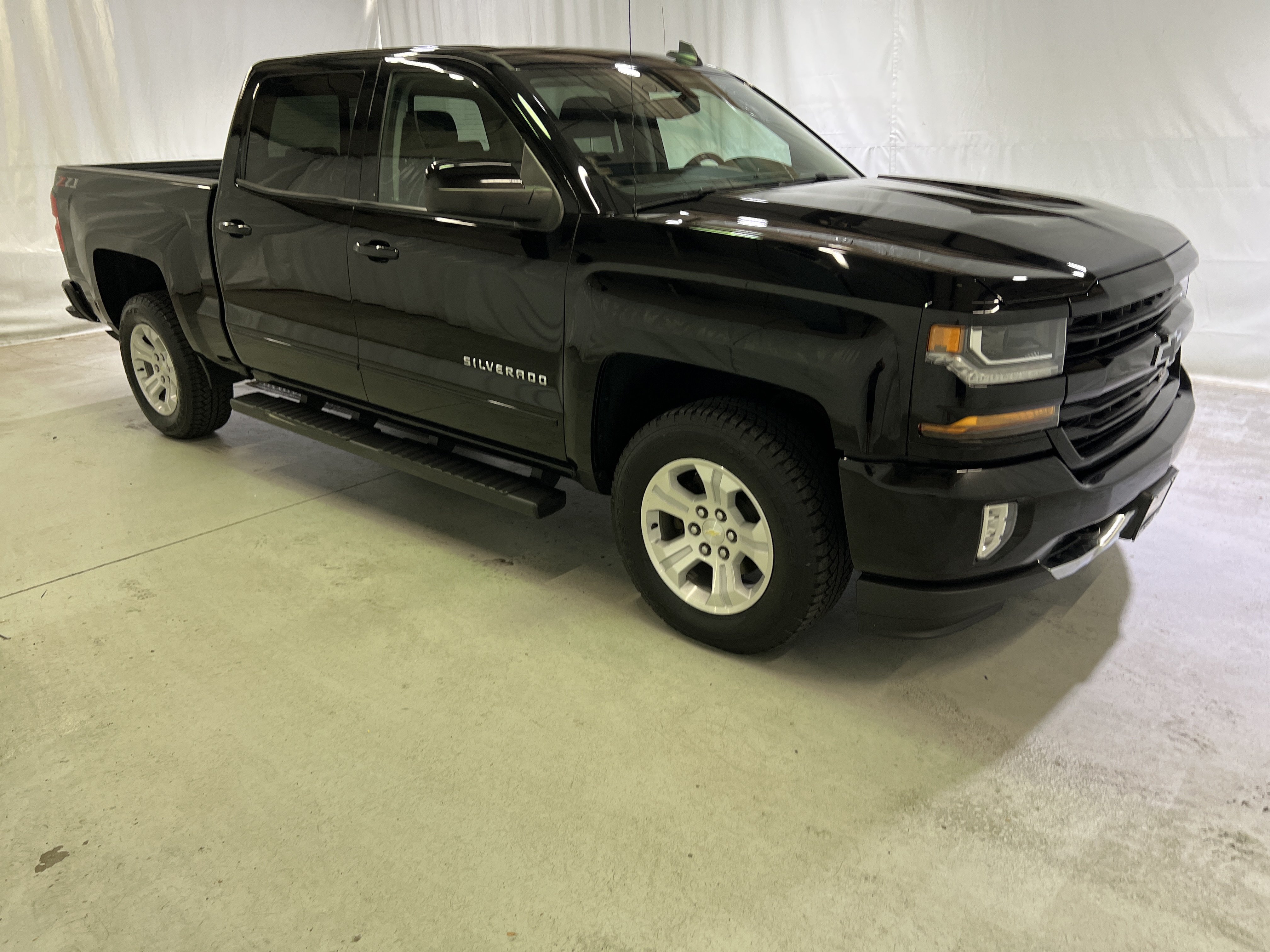 Used 2018 Chevrolet Silverado 1500 LT w/ All Star Edition AWD/4WD image 2