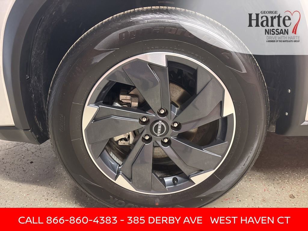 Certified 2025 Nissan Rogue SV image 39