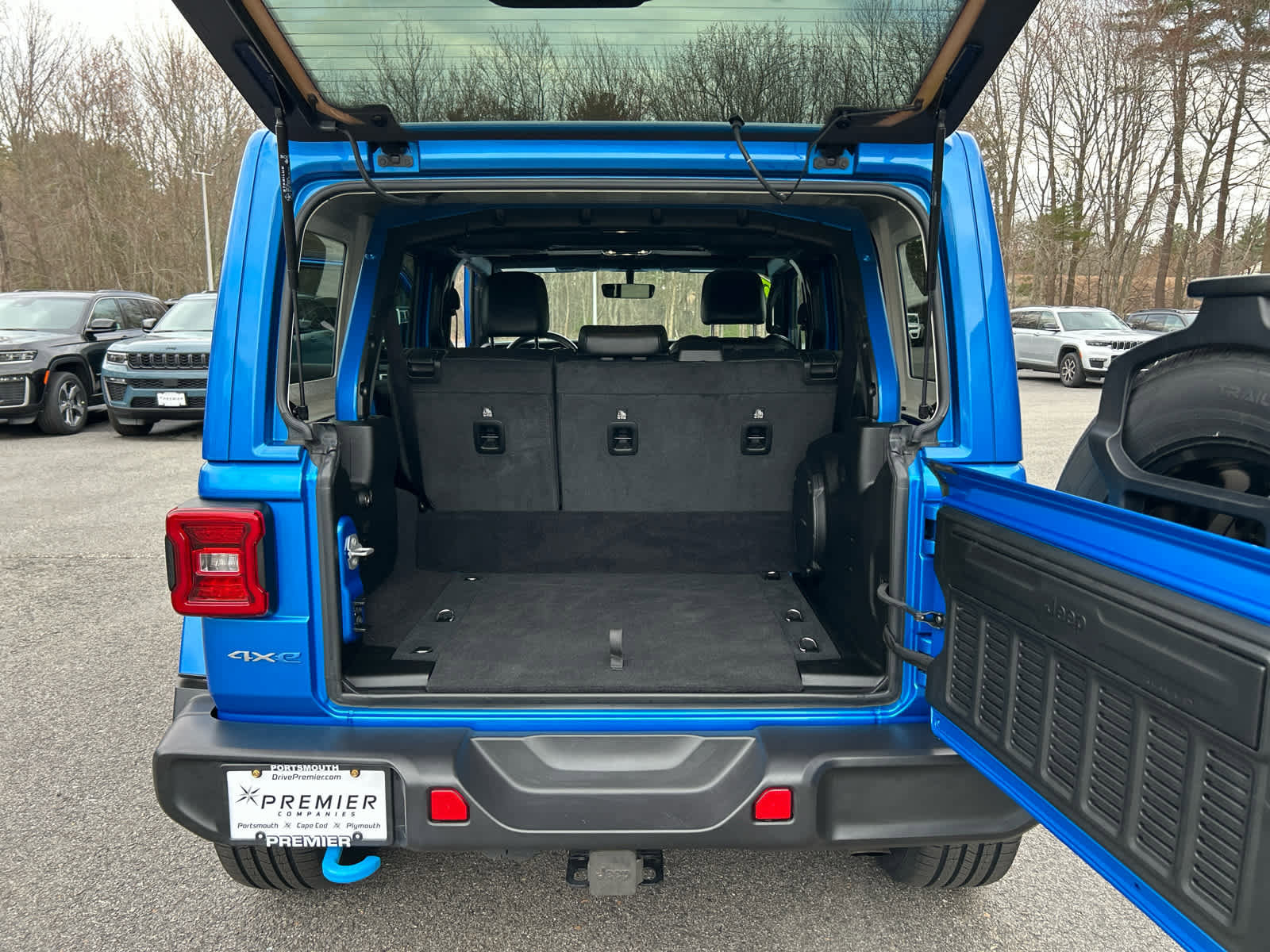 Used 2023 Jeep Wrangler Sahara w/ Cold Weather Group image 33