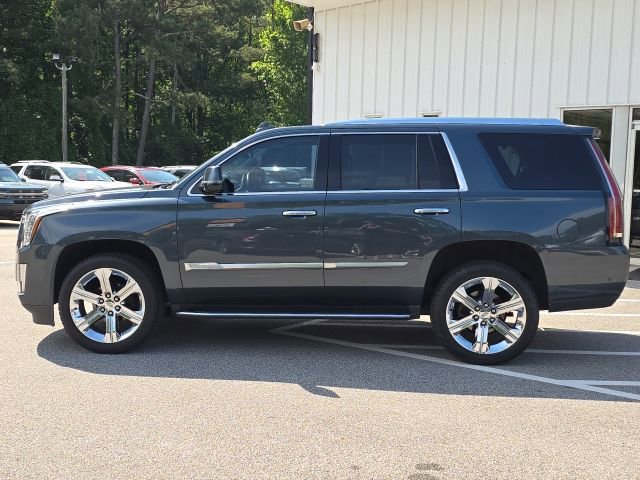 Used 2020 Cadillac Escalade Luxury RWD image 2
