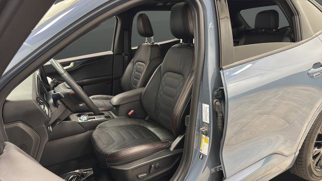Used 2023 Ford Escape ST-Line Elite w/ Premium Technology Package AWD/4WD image 9