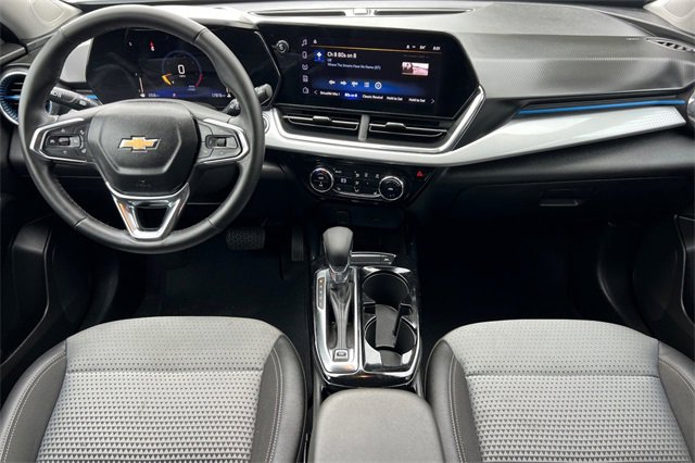 Used 2025 Chevrolet Trax LT w/ LT Convenience Package image 17