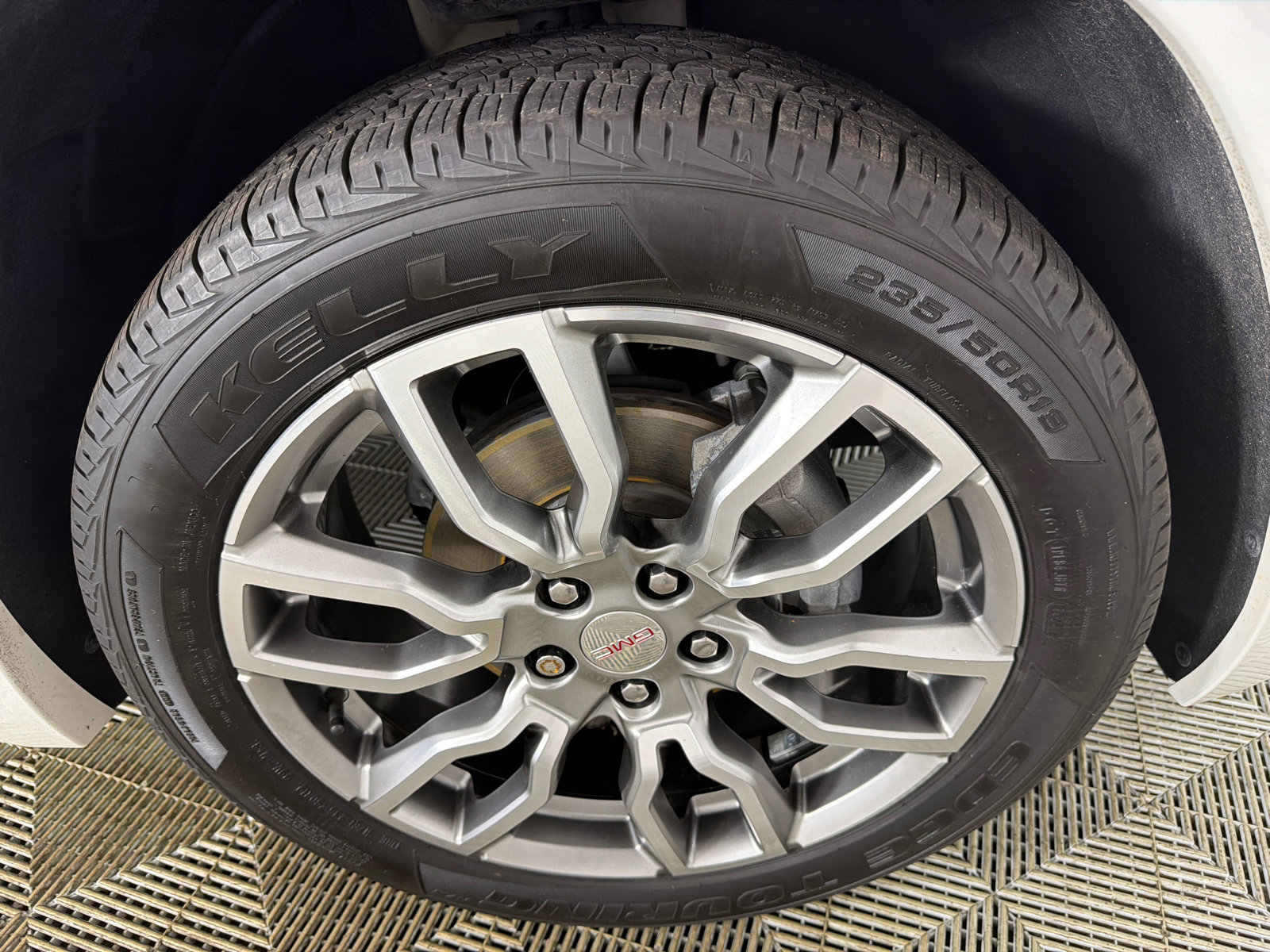 Used 2022 GMC Terrain Denali w/ Denali Premium Package AWD/4WD image 14