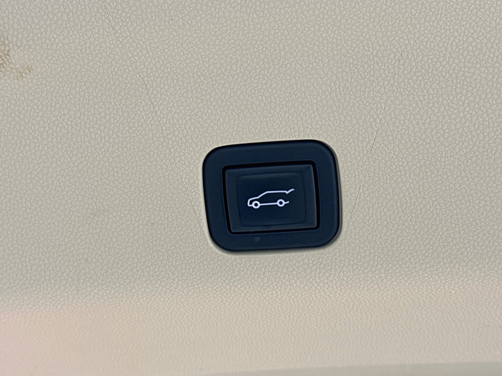 Used 2023 Cadillac Escalade Premium Luxury RWD image 40