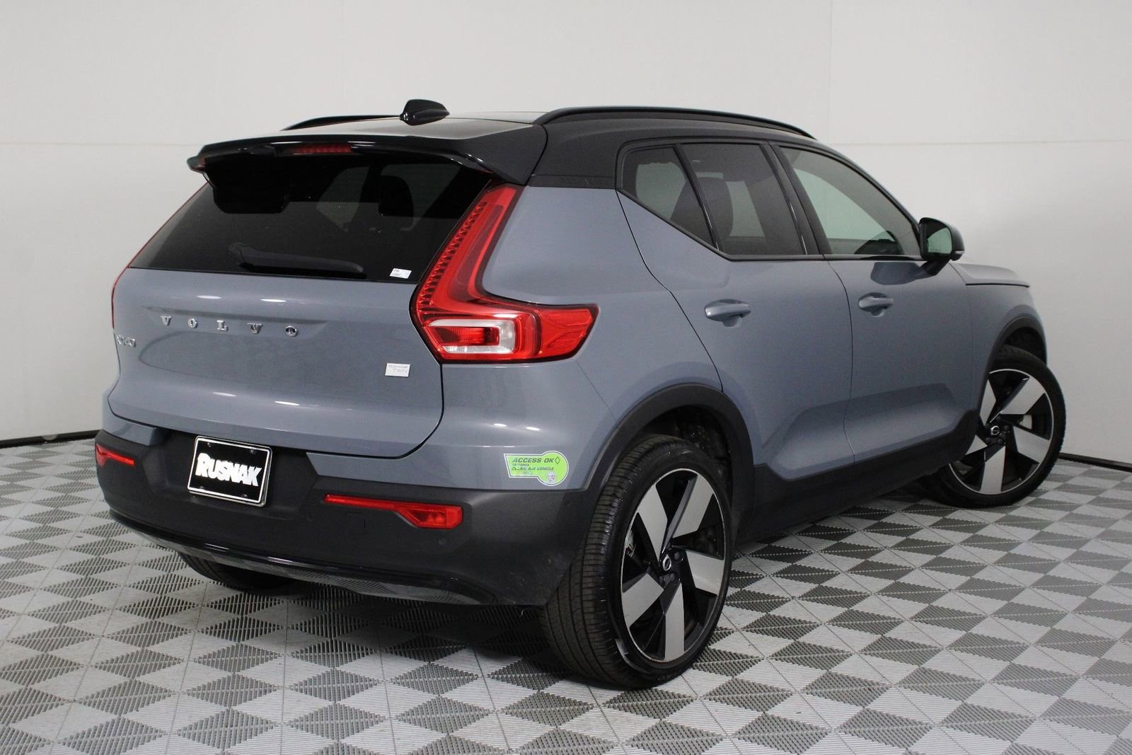 Used 2023 Volvo XC40 Recharge Ultimate AWD/4WD image 4