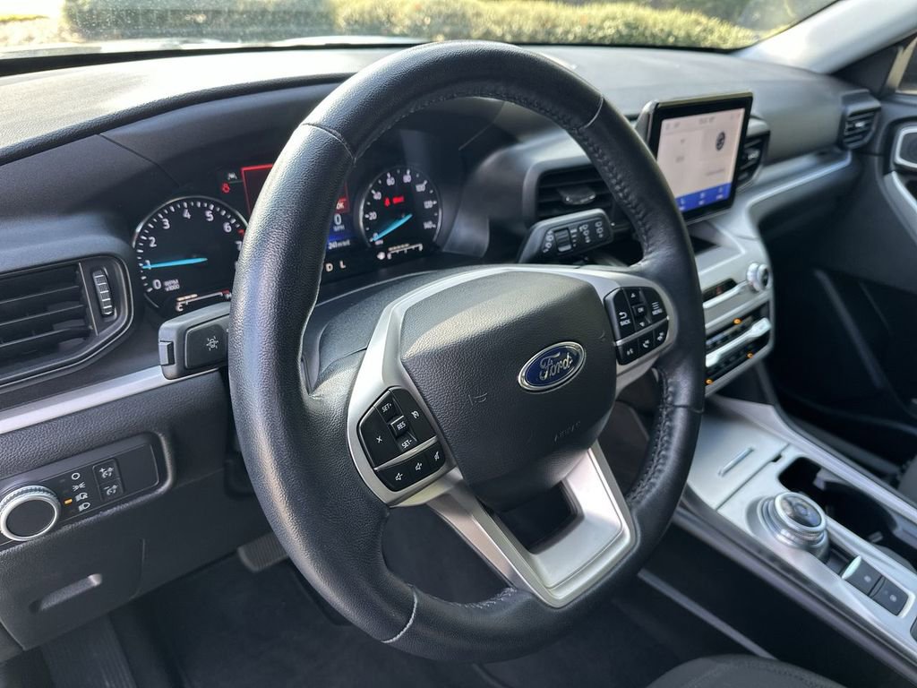 Used 2022 Ford Explorer XLT image 18