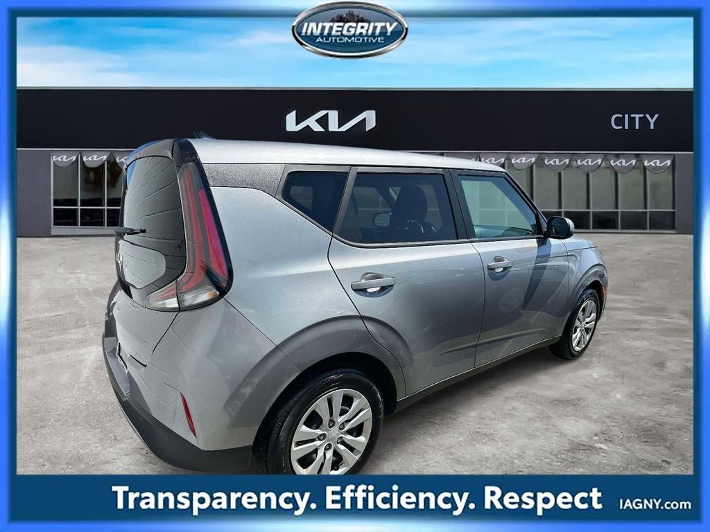Certified 2023 Kia Soul LX FWD image 2