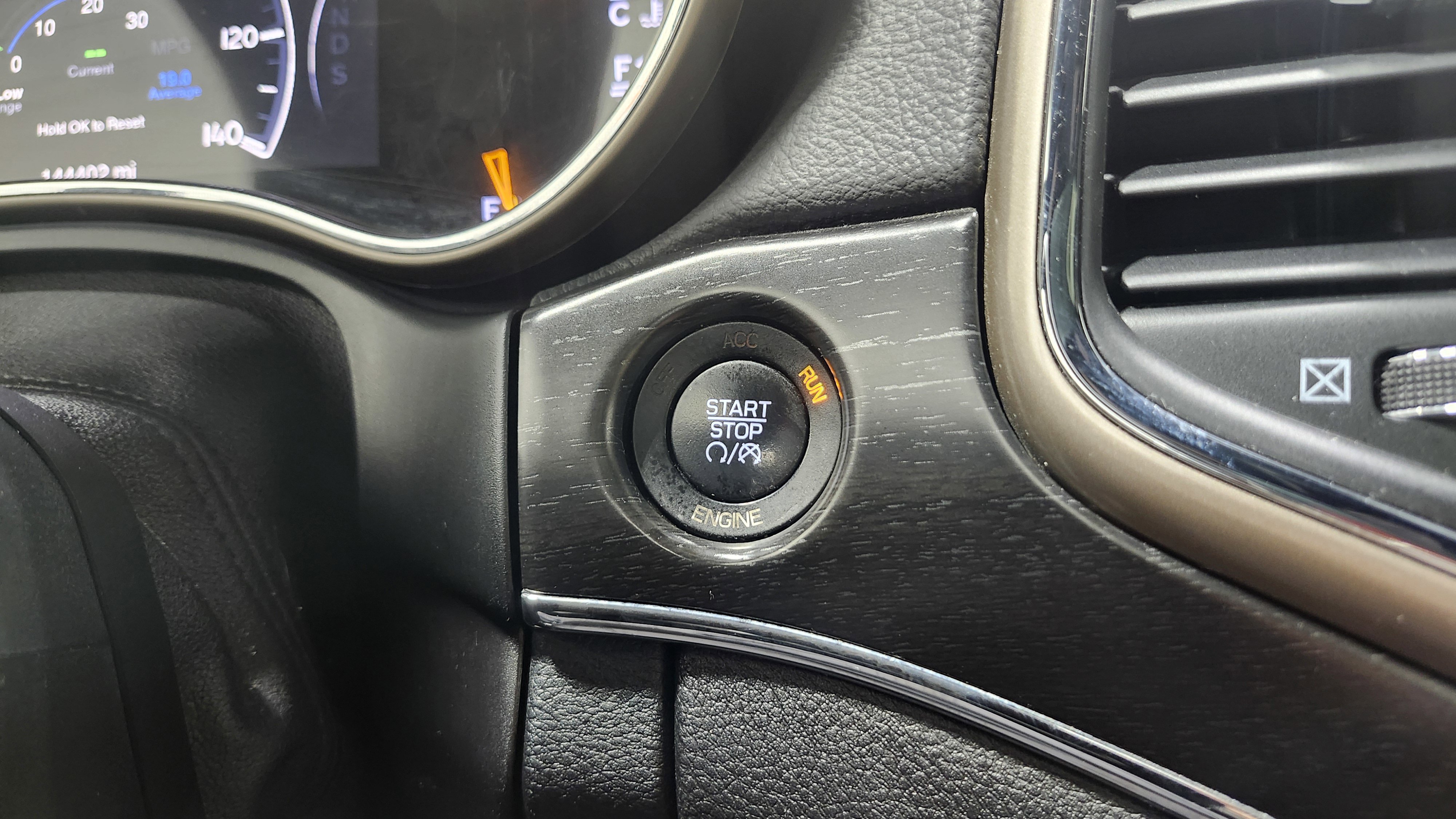 Used 2015 Jeep Grand Cherokee Limited w/ Luxury Group II image 8