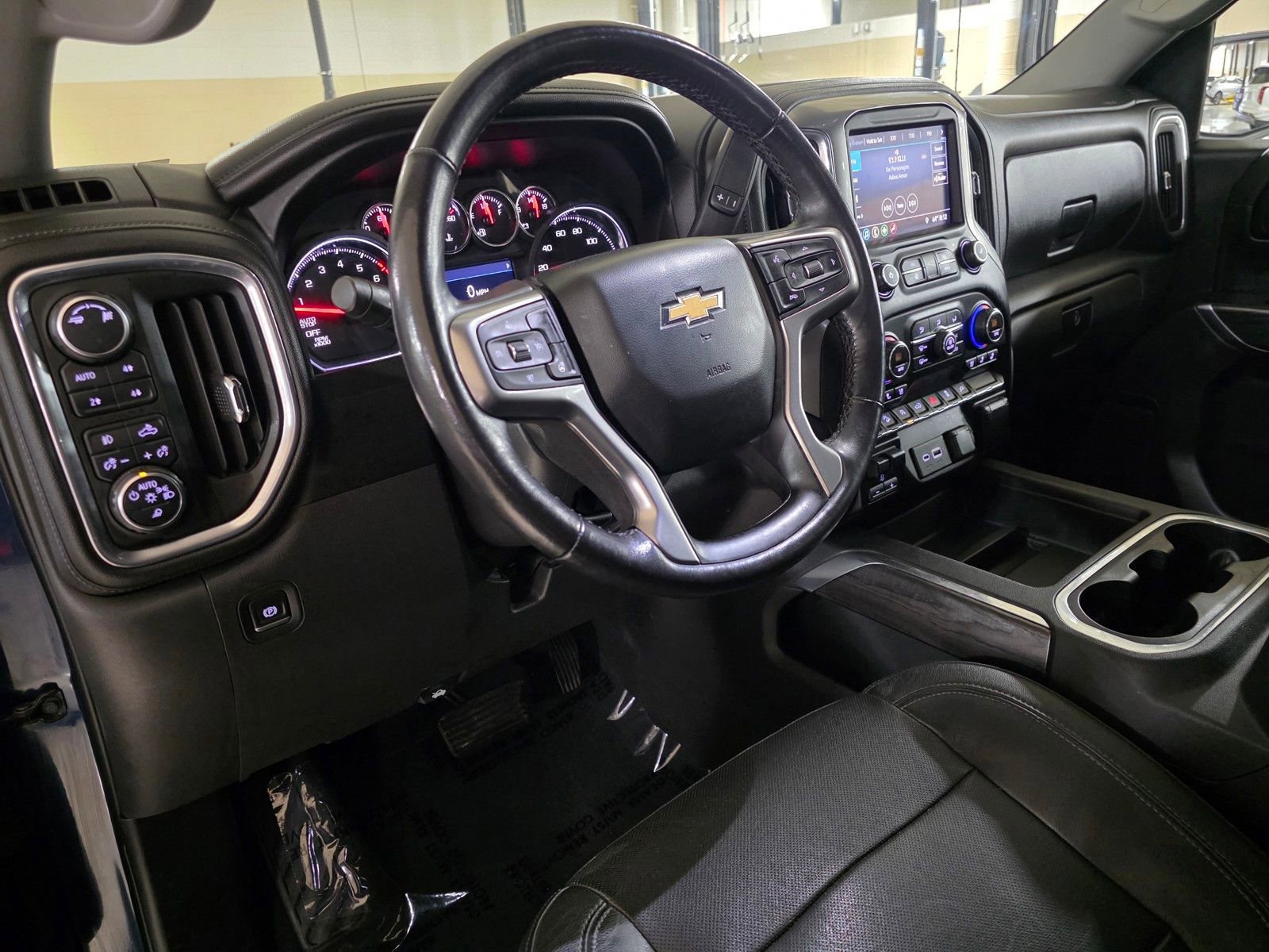 Used 2019 Chevrolet Silverado 1500 LTZ w/ LTZ Convenience Package AWD/4WD image 27