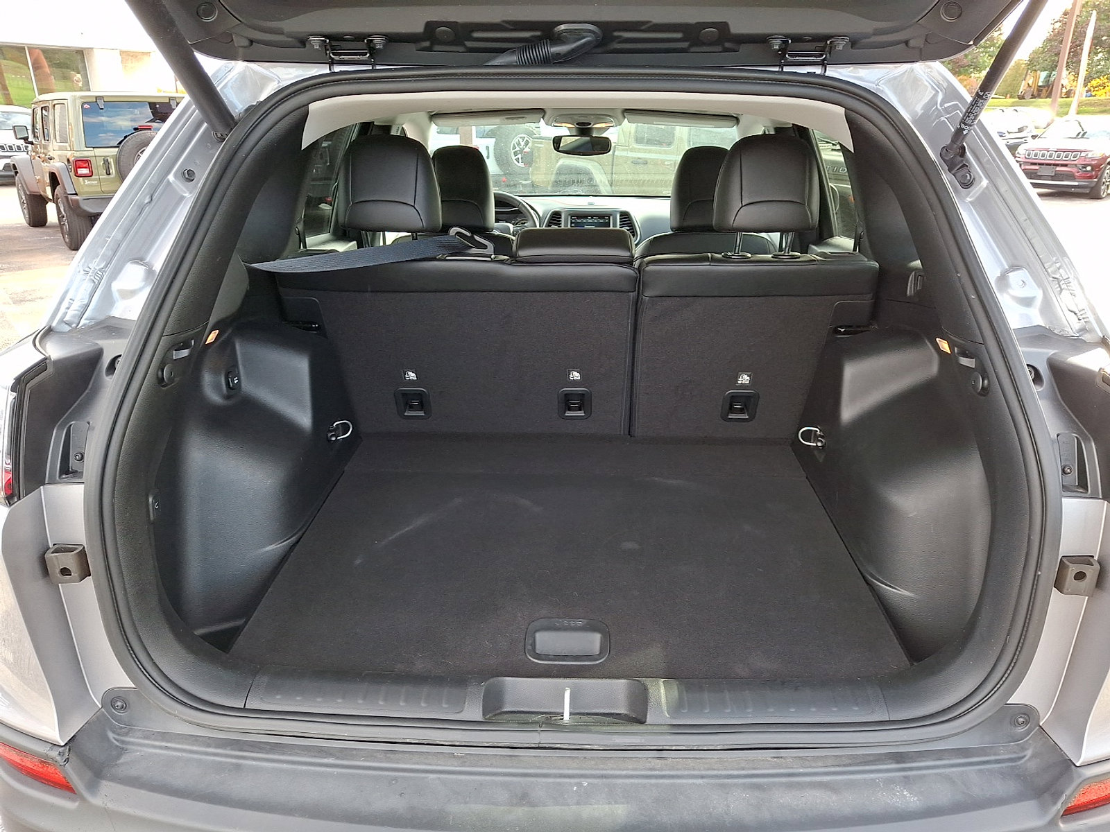 Certified 2022 Jeep Cherokee Trailhawk w/ Premium Leather Package image 31