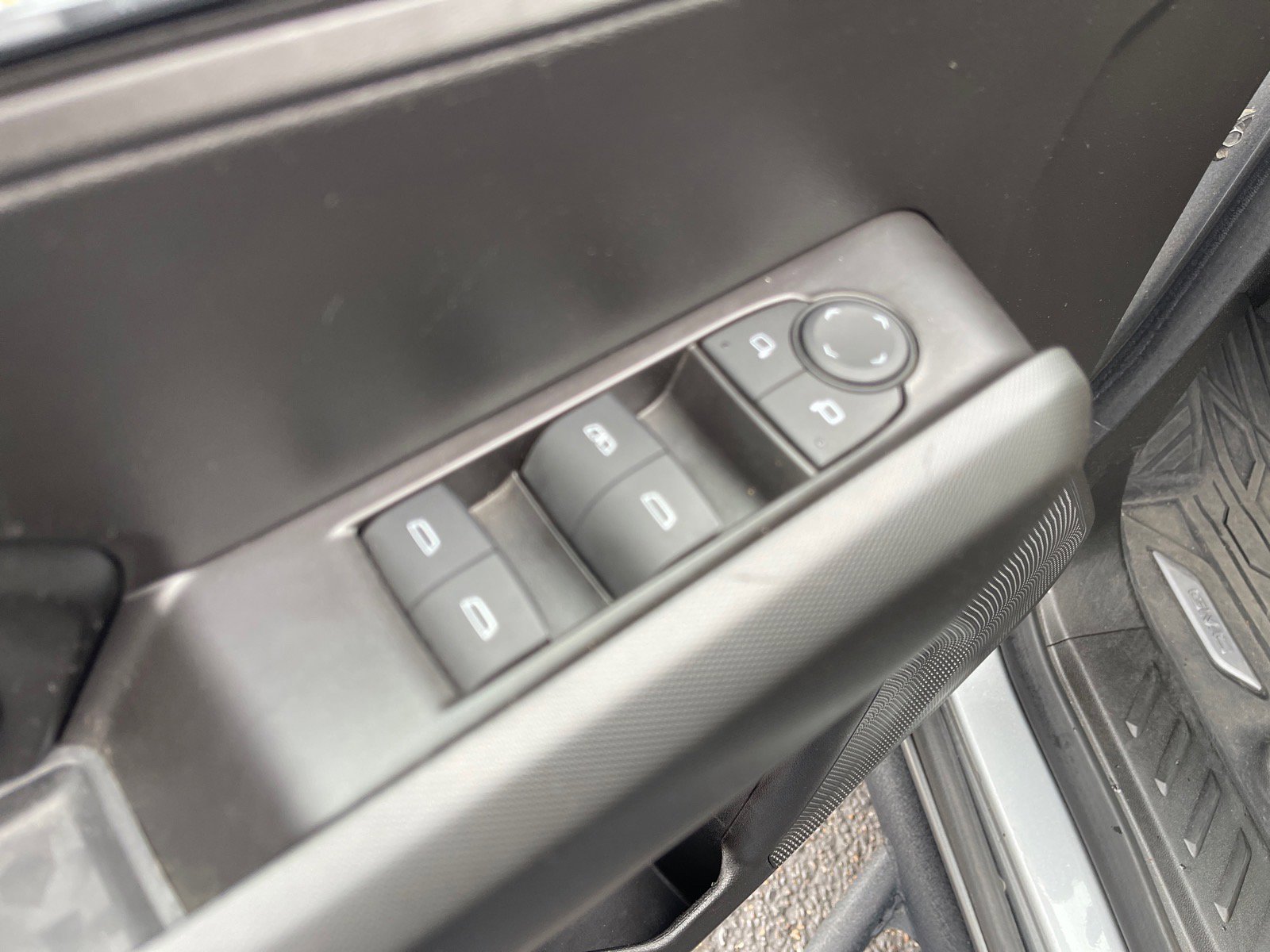 Used 2024 GMC Canyon Elevation w/ Convenience Package image 8