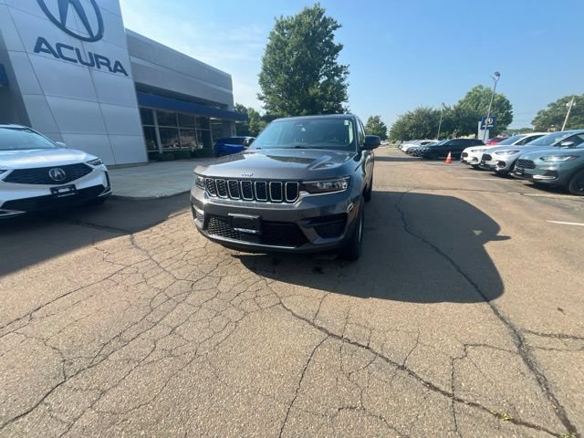 Used 2023 Jeep Grand Cherokee Laredo AWD/4WD image 31