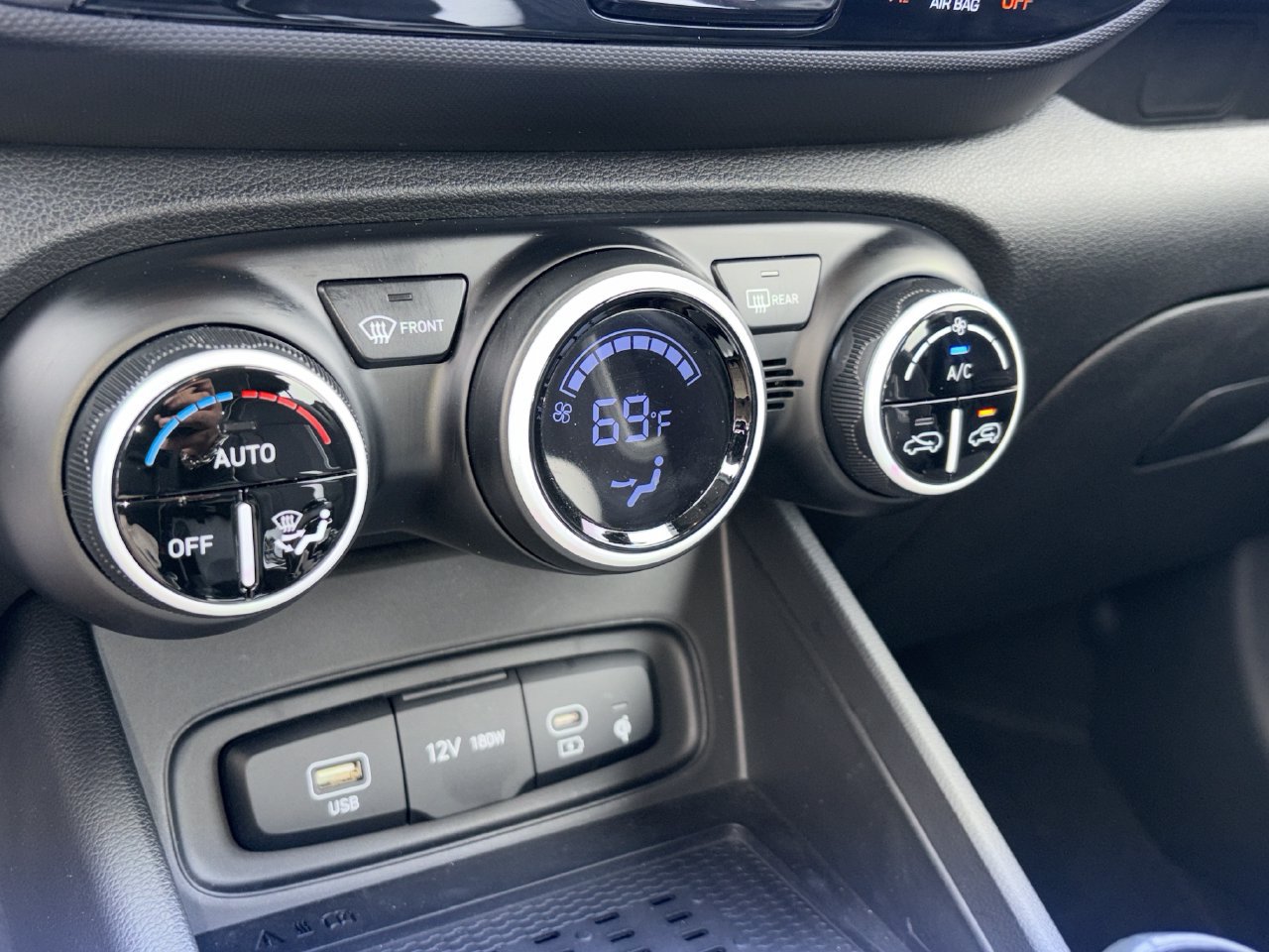 Used 2025 Hyundai Venue Limited FWD image 5