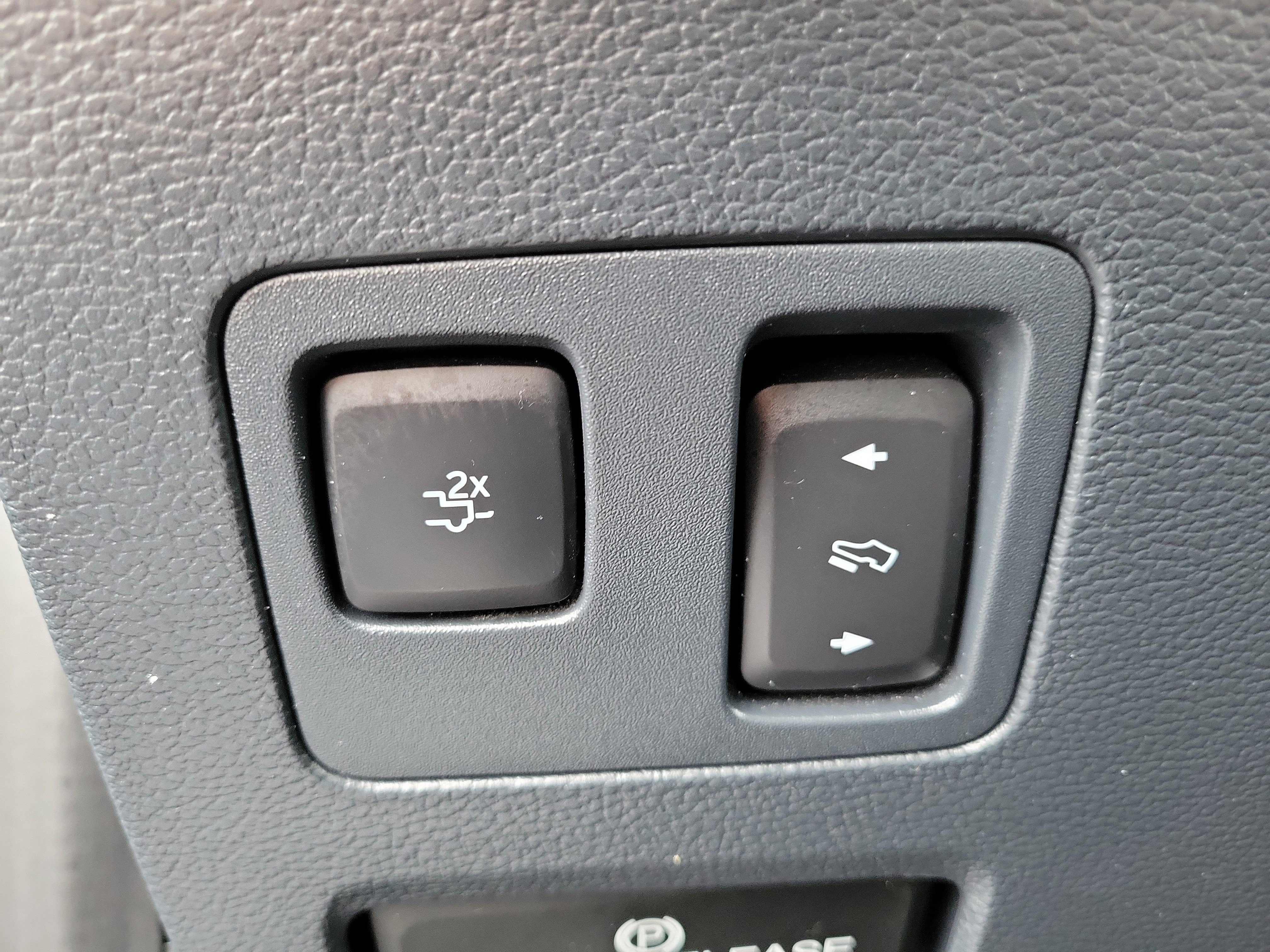 Certified 2022 Ford F250 Platinum w/ FX4 Off-Road Package image 25