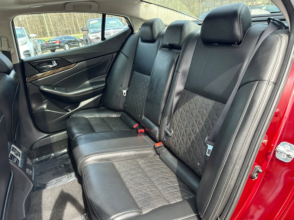 Used 2018 Nissan Maxima Platinum w/ Interior Lighting Package image 17