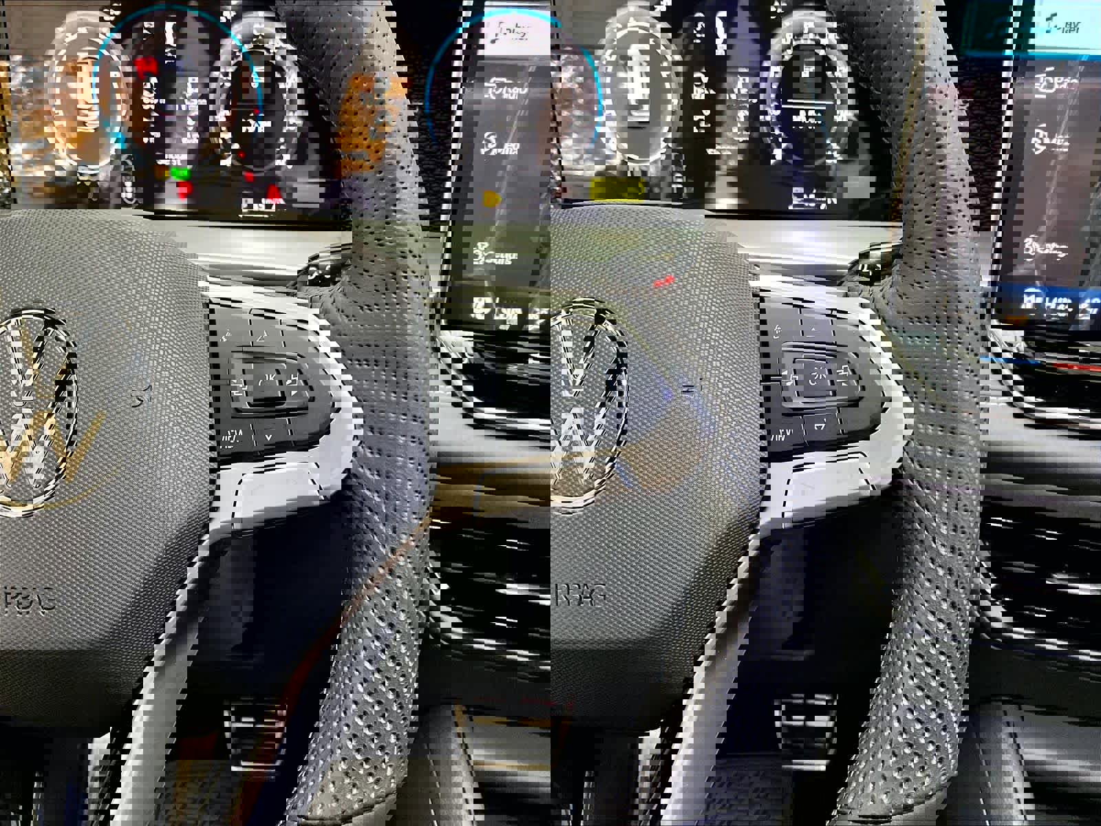 New 2026 Volkswagen Tiguan SE R-Line image 18