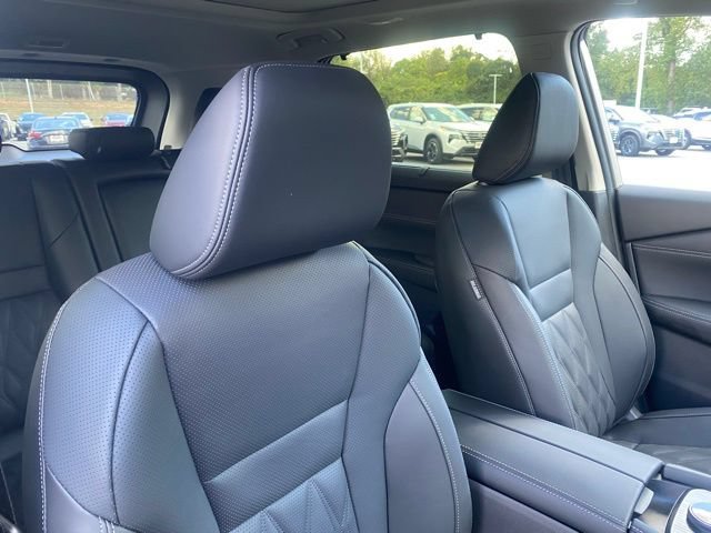 New 2025 Nissan Rogue Platinum w/ Platinum Premium Package AWD/4WD image 30