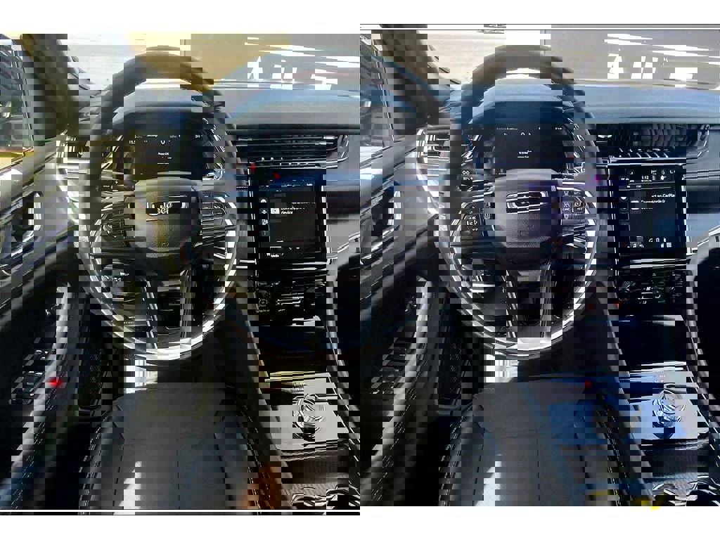 Used 2024 Jeep Grand Cherokee L Laredo image 6