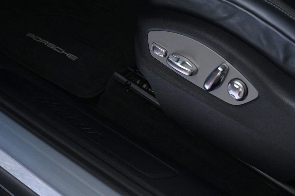 Certified 2024 Porsche Macan AWD/4WD image 22
