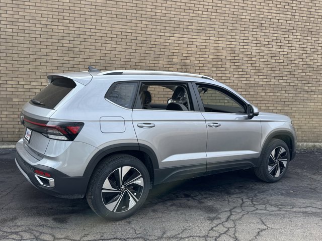 New 2026 Volkswagen Taos SE image 7