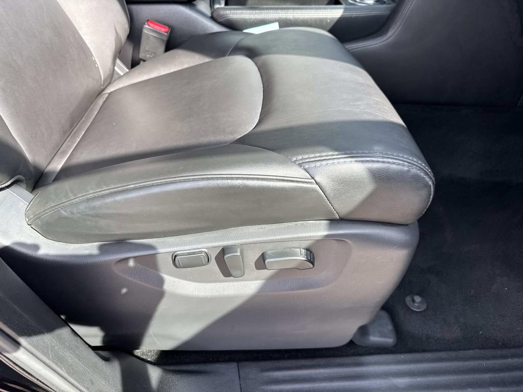 Used 2023 Nissan Armada SV image 12