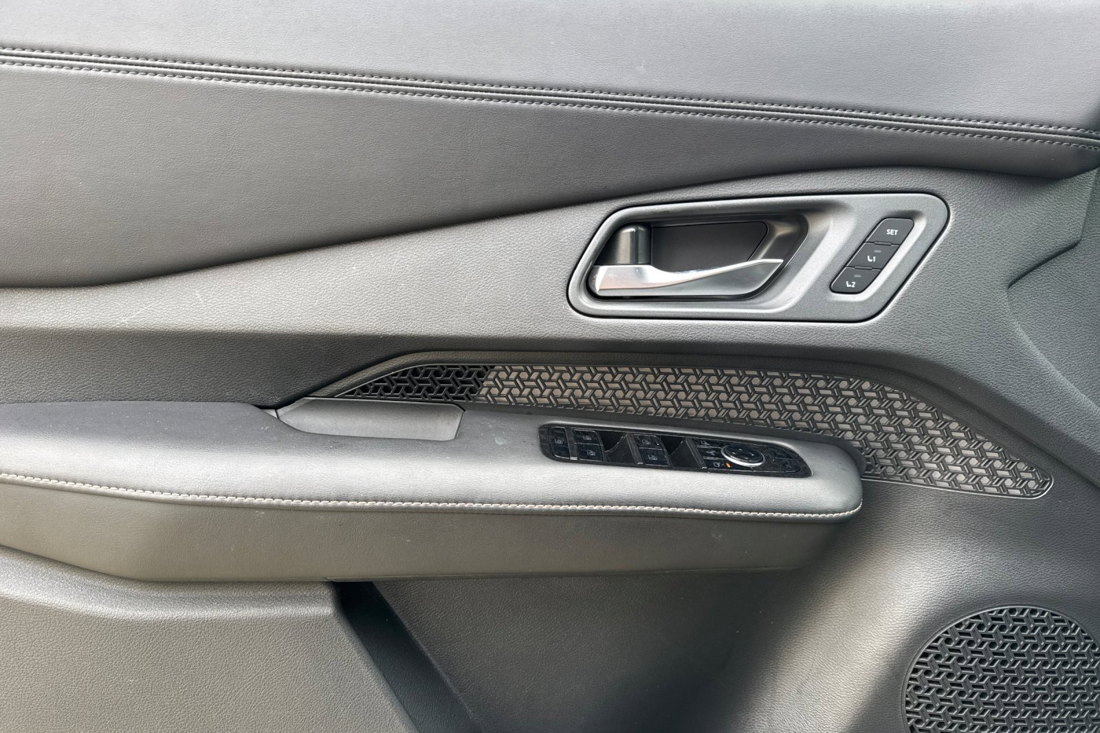 Certified 2024 Nissan Ariya FWD image 11