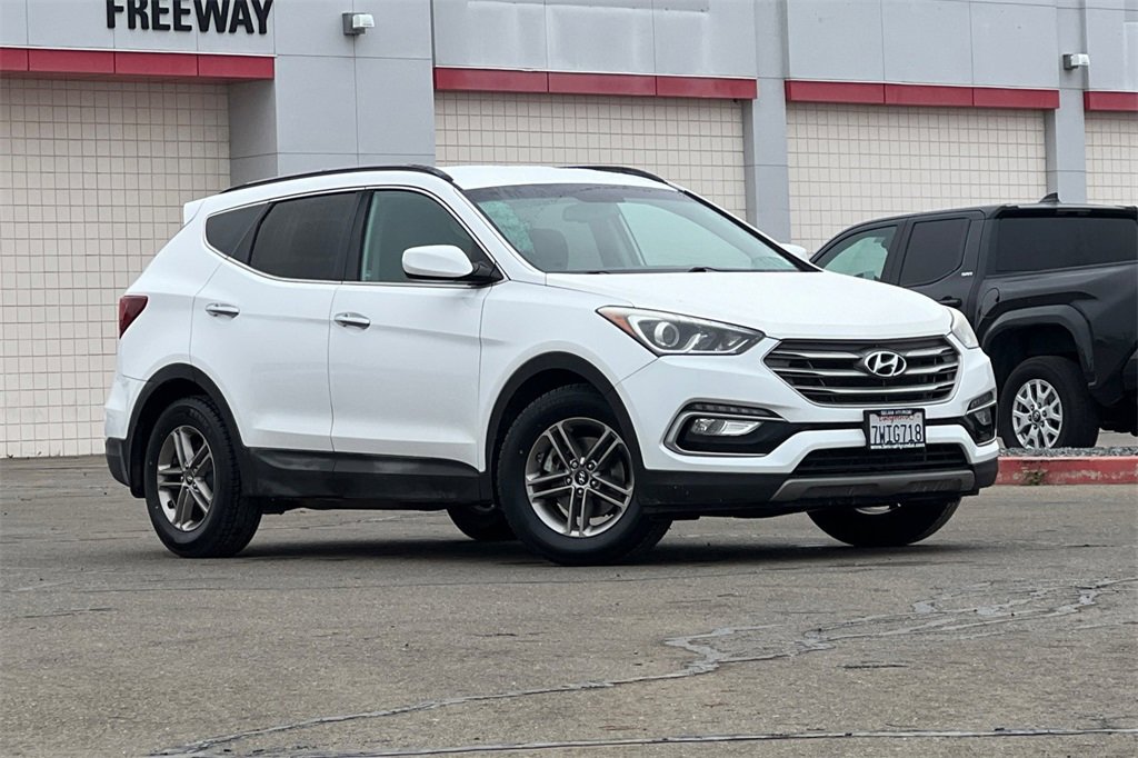 Used 2017 Hyundai Santa Fe Sport image 2