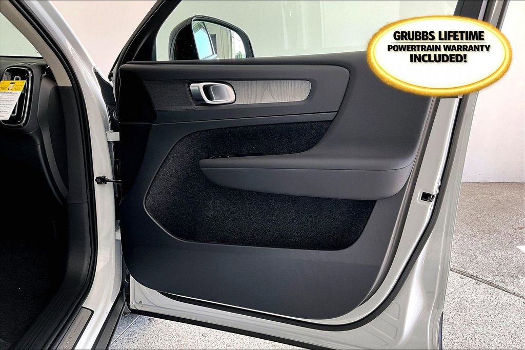 New 2026 Volvo XC40 B5 Core image 22