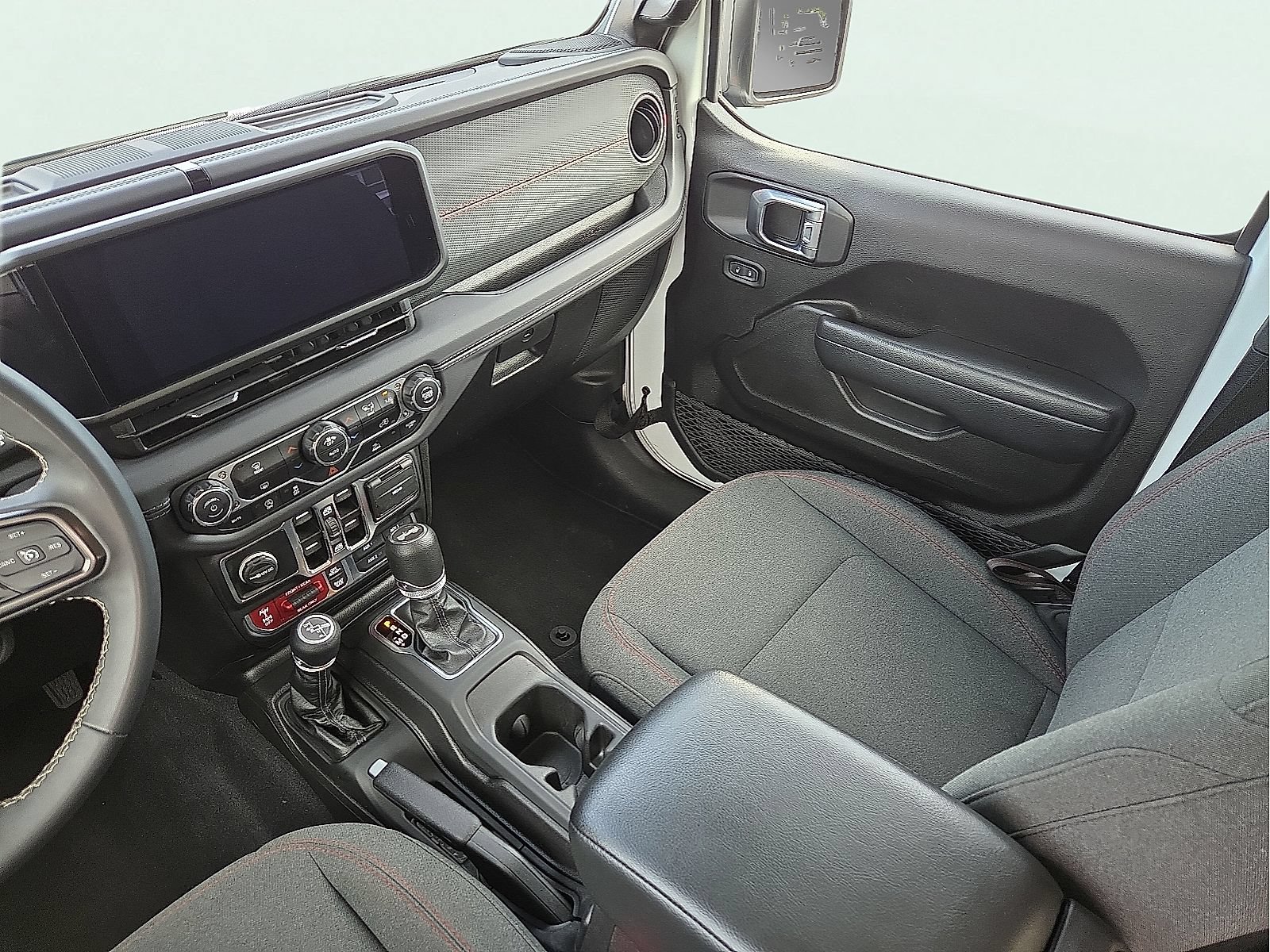 Used 2025 Jeep Wrangler Unlimited Rubicon AWD/4WD image 12