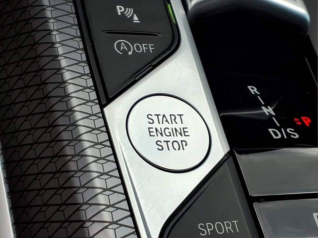 Used 2025 BMW 330i Sedan RWD image 9
