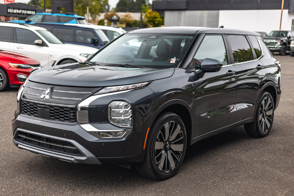 Used 2025 Mitsubishi Outlander SE FWD image 4
