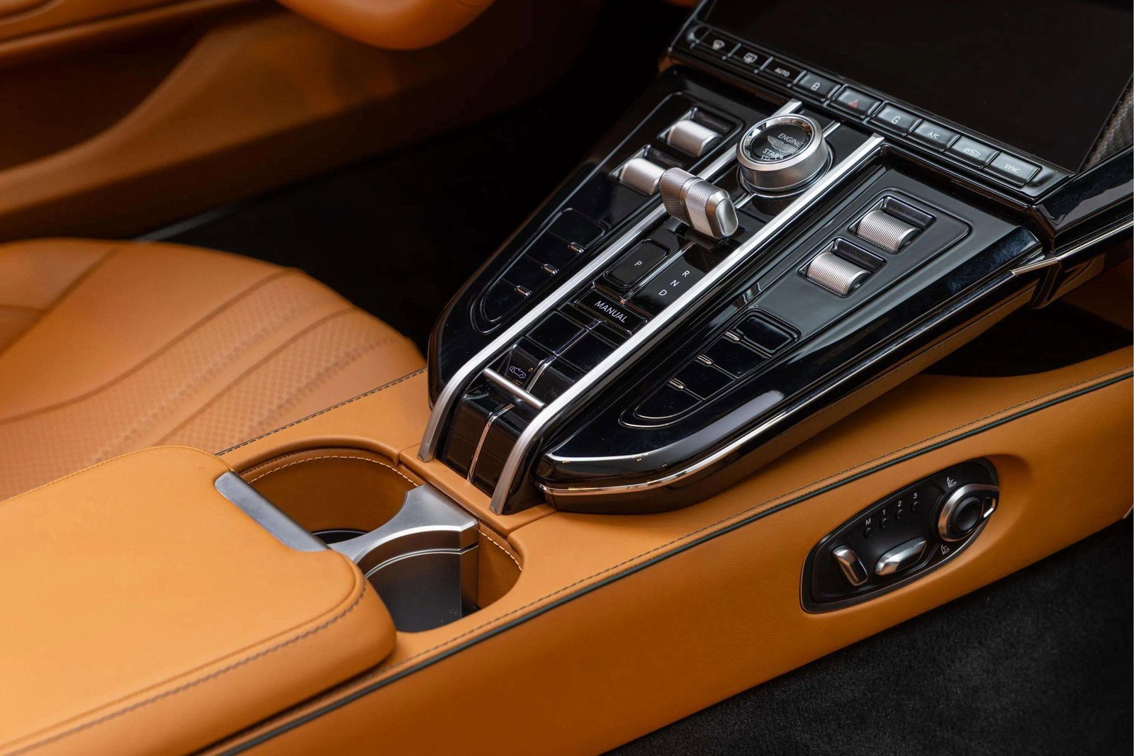 New 2026 Aston Martin V8 Vantage Roadster image 43
