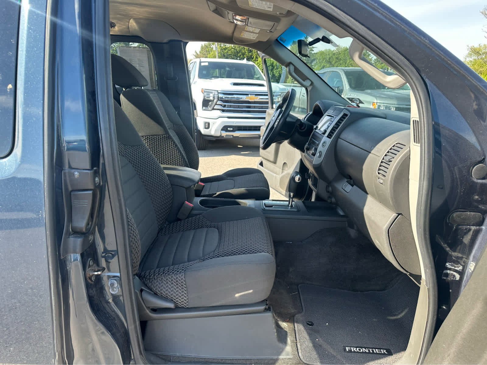 Used 2015 Nissan Frontier SV AWD/4WD image 19