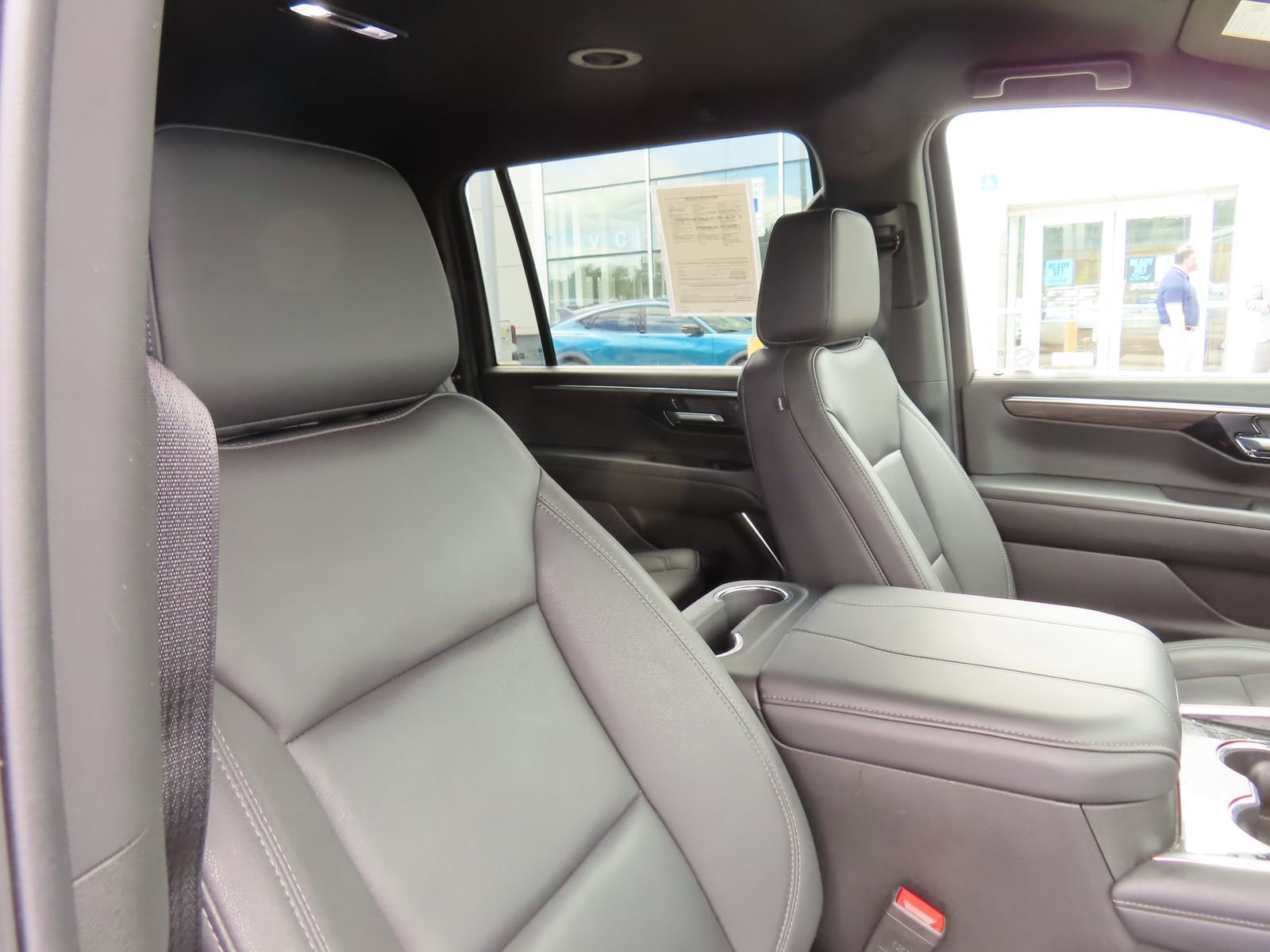 Used 2025 Chevrolet Suburban Z71 image 33