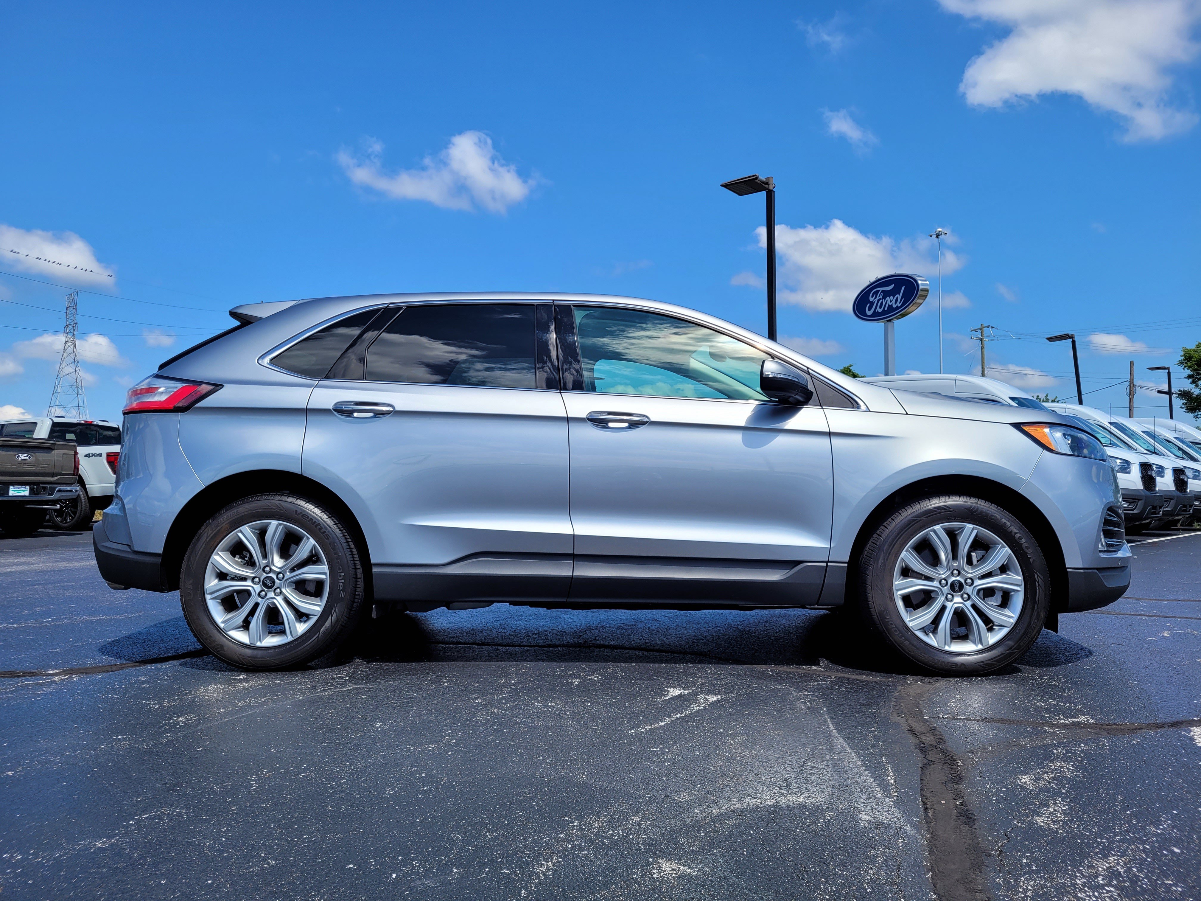 Used 2024 Ford Edge Titanium AWD/4WD image 2