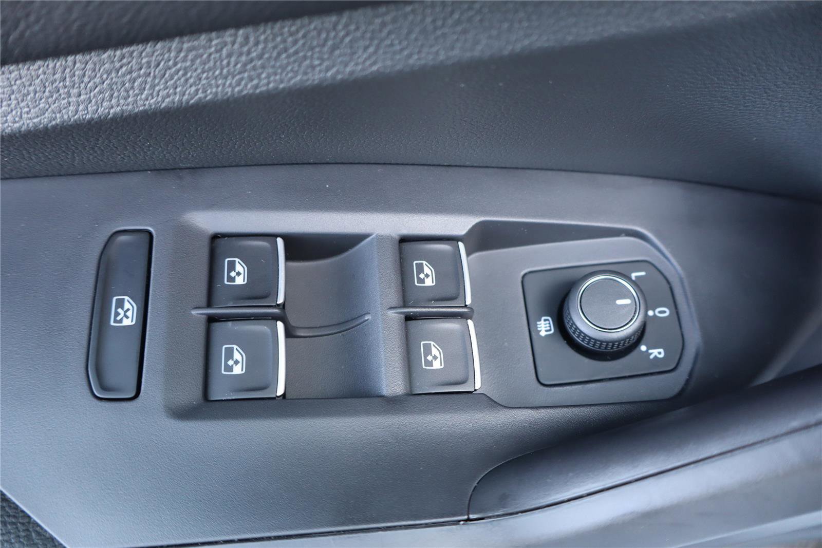 Used 2025 Volkswagen Jetta Sport image 14