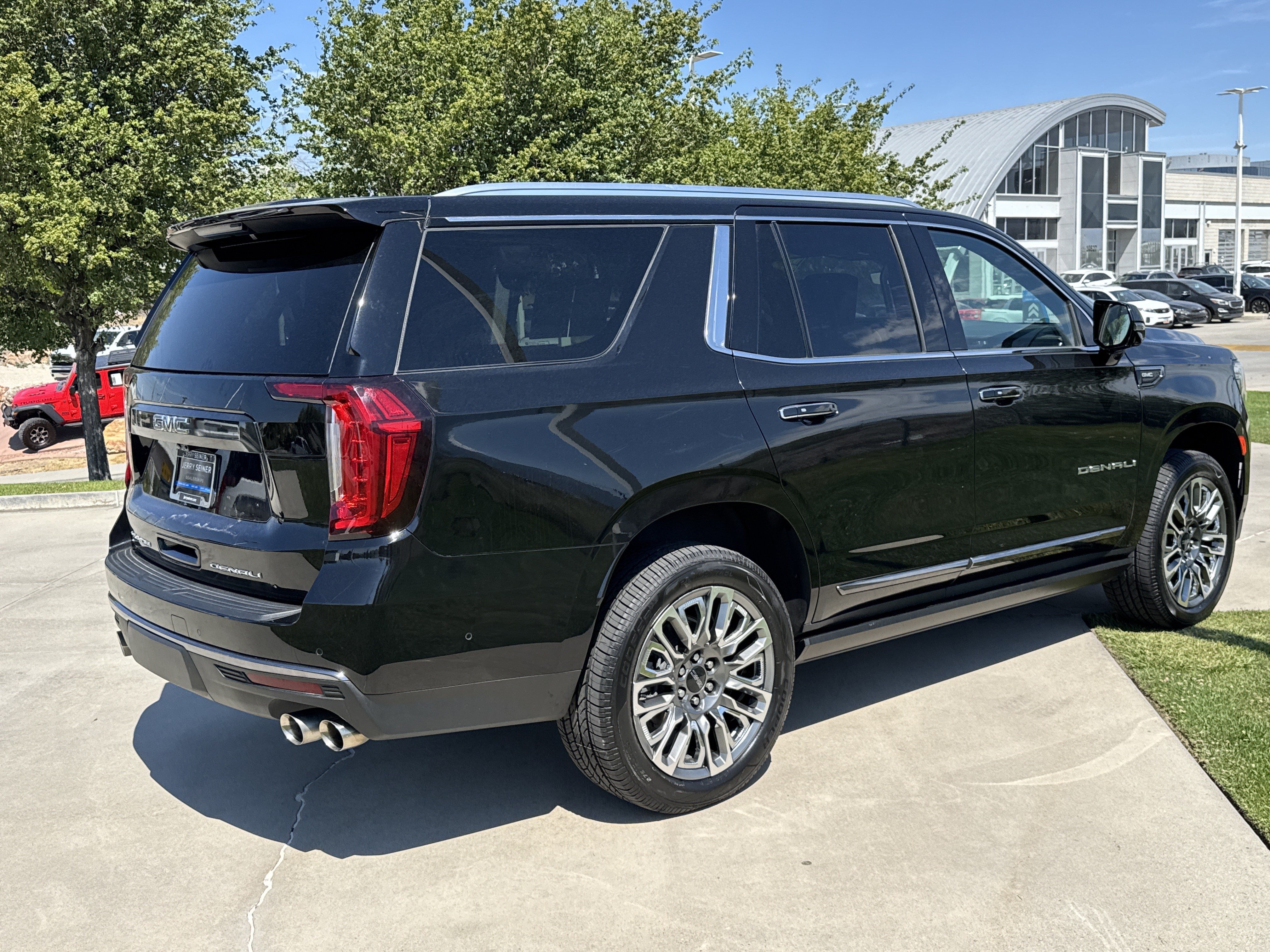Used 2023 GMC Yukon Denali Ultimate AWD/4WD image 5