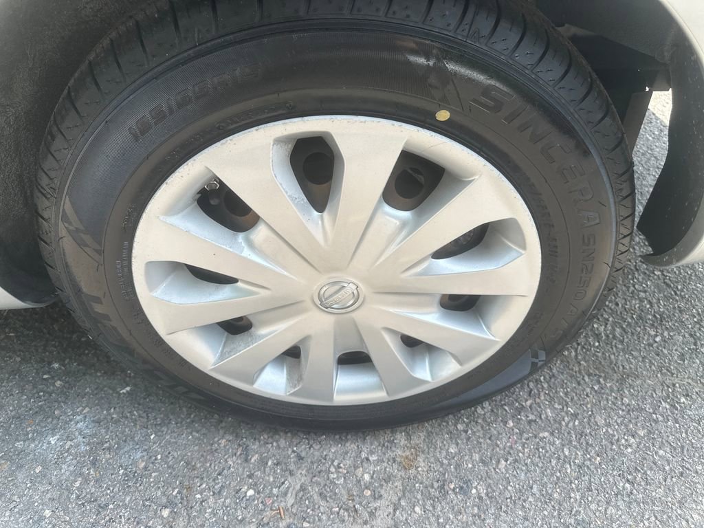 Used 2016 Nissan Versa SV FWD image 9