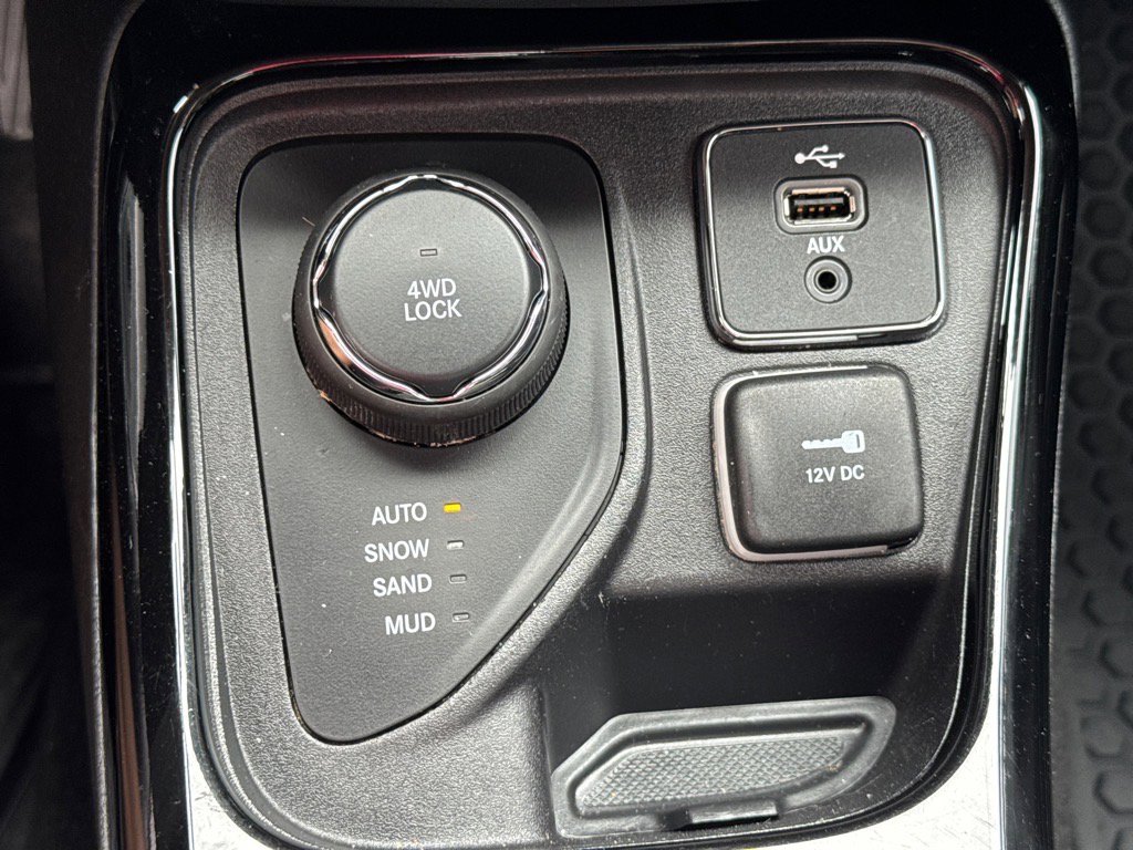 Used 2018 Jeep Compass Latitude w/ Popular Equipment Group image 12