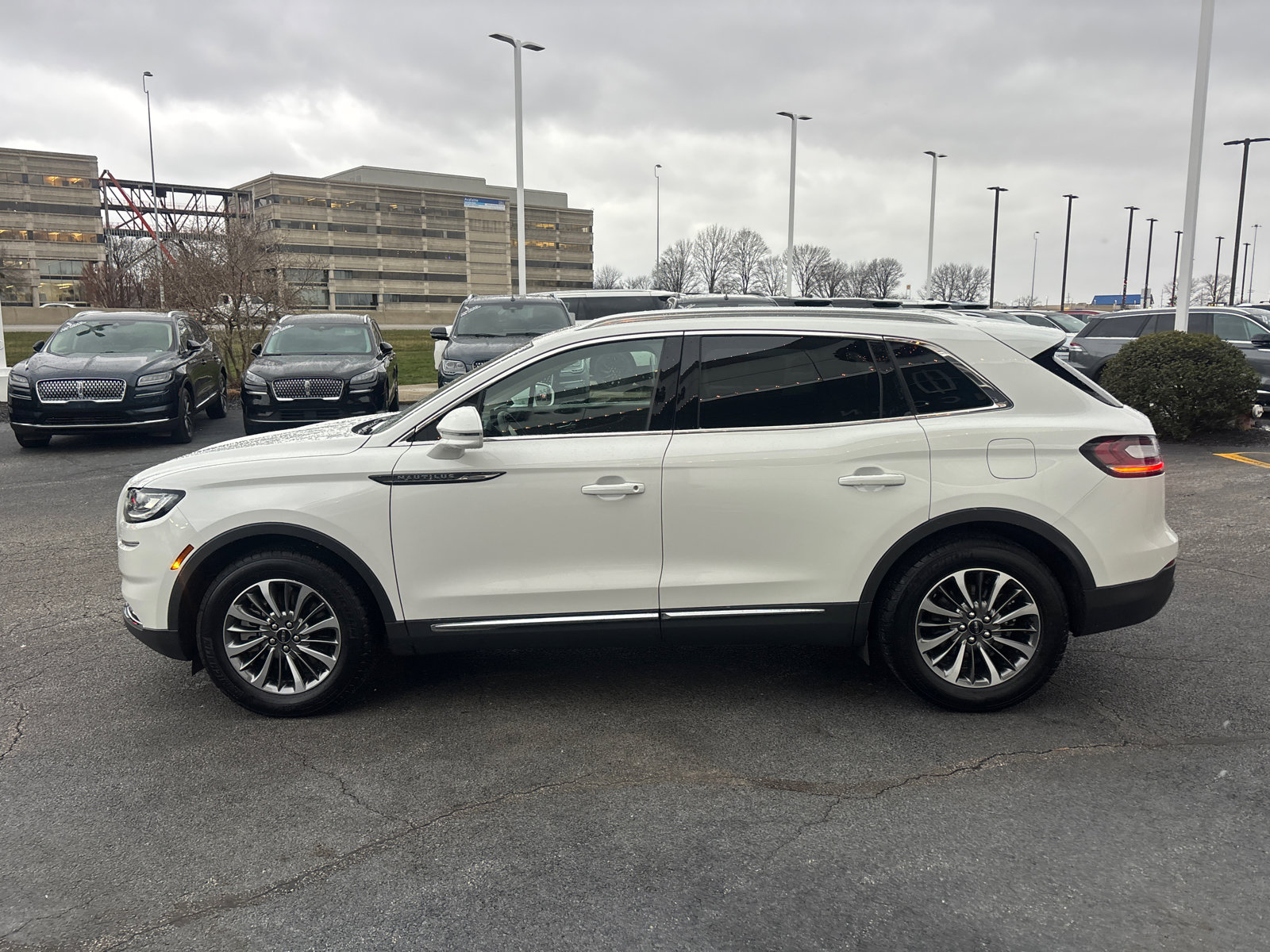 Certified 2023 Lincoln Nautilus FWD w/ Premium Package image 4