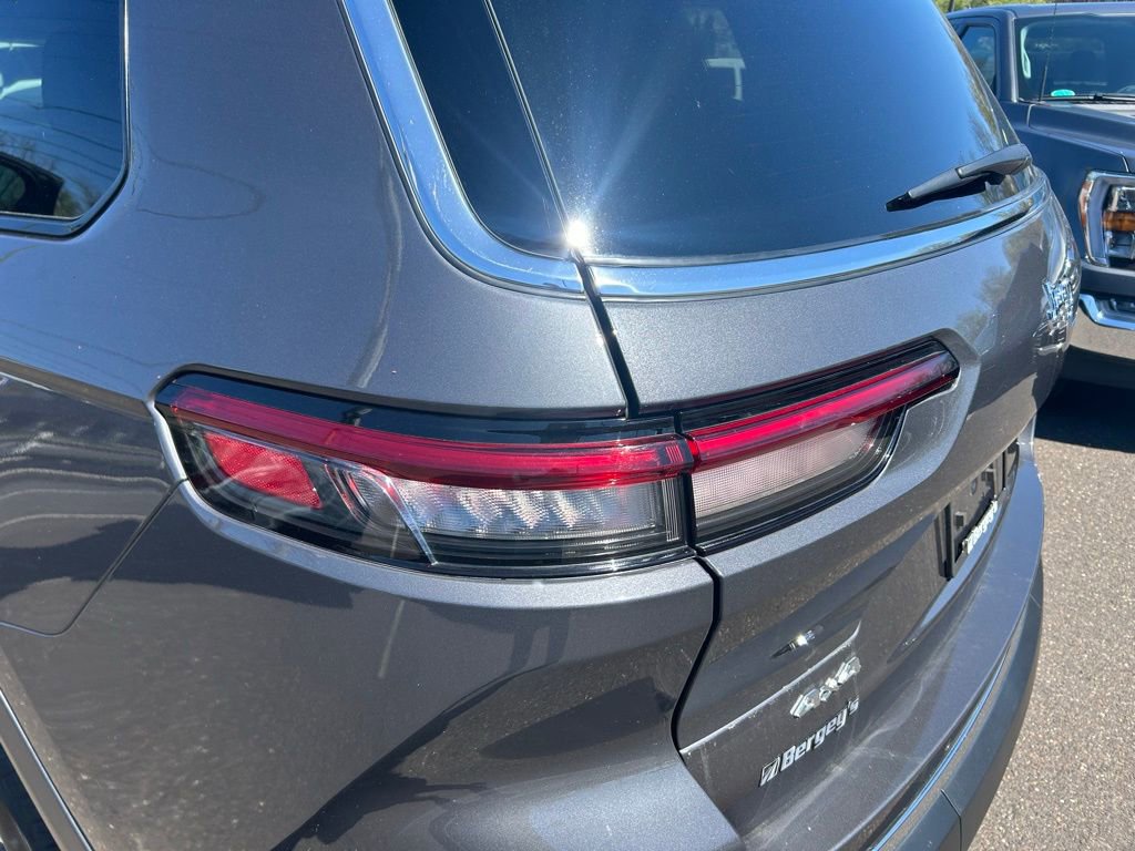 Used 2023 Jeep Grand Cherokee L Limited image 35