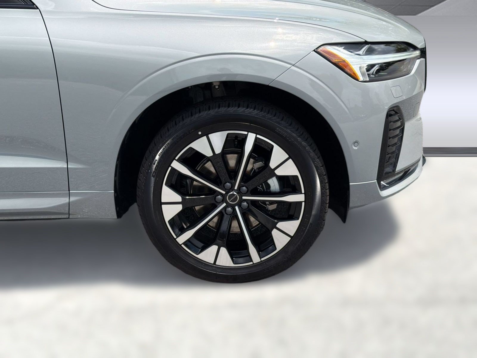 New 2026 Volvo XC60 B5 Ultra w/ Climate Package AWD/4WD image 13