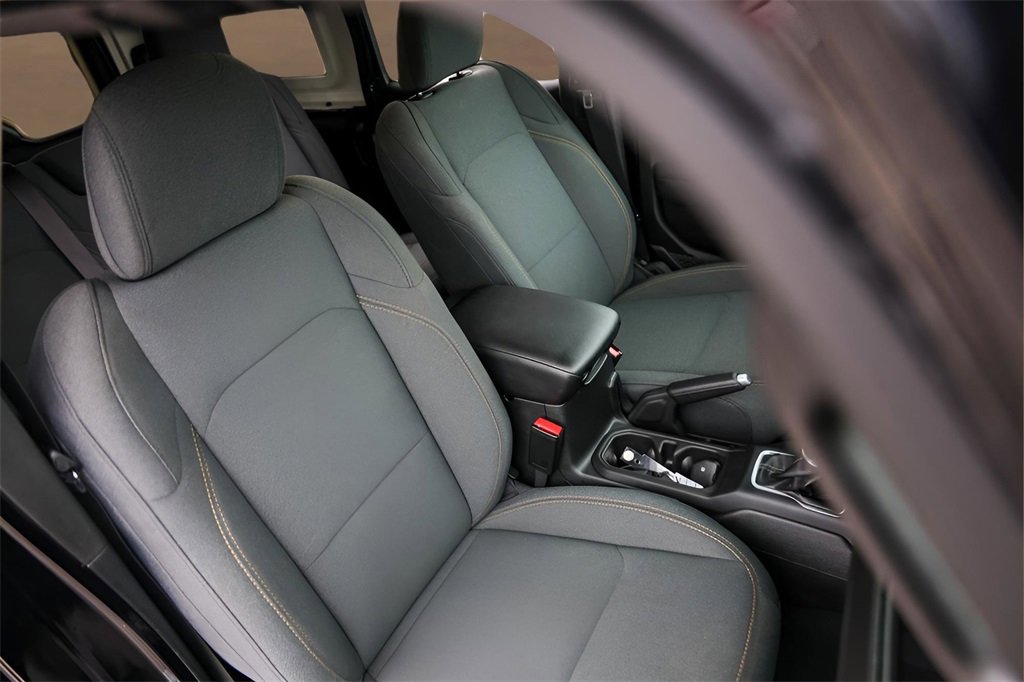 Used 2025 Jeep Wrangler Sport S image 29