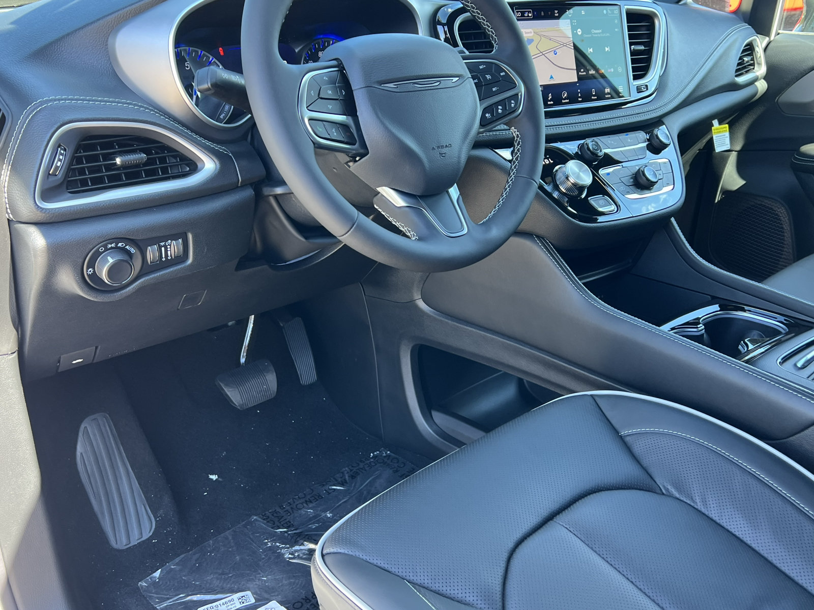 New 2027 Chrysler Pacifica Limited AWD/4WD image 17
