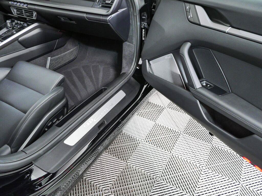 Certified 2025 Porsche 911 Carrera RWD image 23