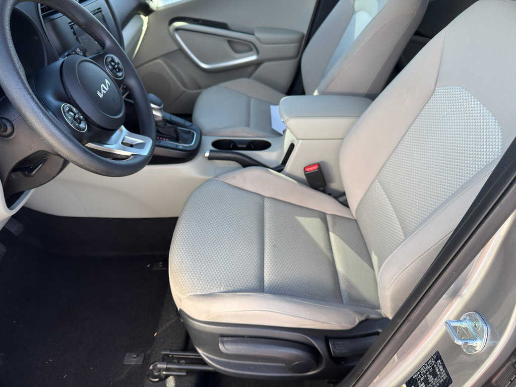 Used 2022 Kia Soul LX image 11